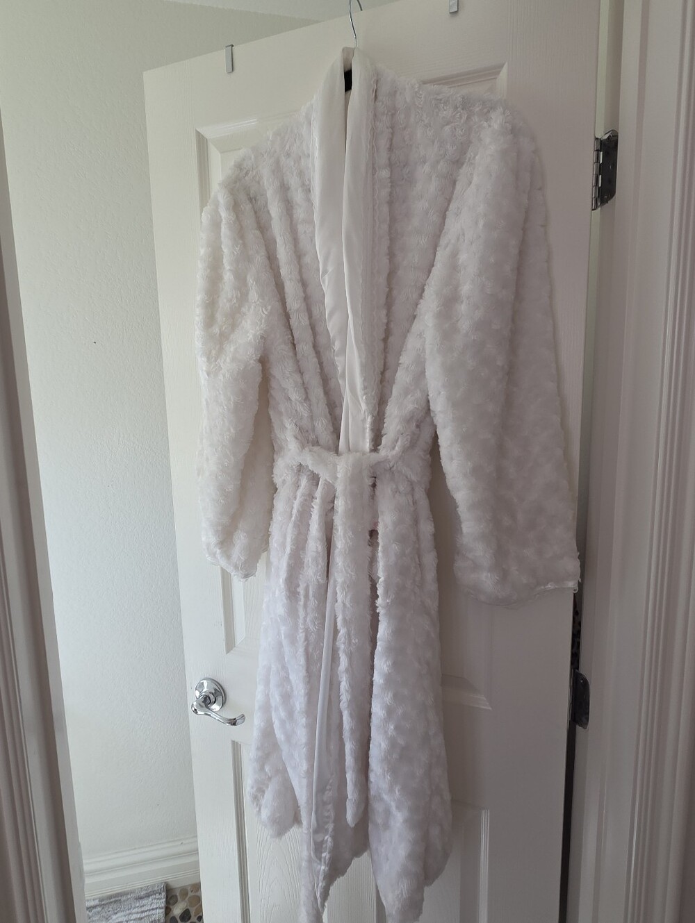 Plush White Textured Bathrobe with Tie Belt W Roses
